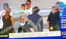 竇驍陳都靈最新爆料新聞,甜蜜互動引熱議，戀情曝光引關注